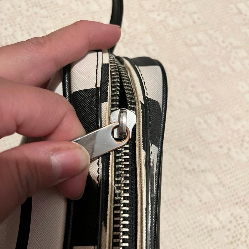 Marc By Marc Jacobs Unsmiley Sally Crossbody Bag !Rare! - Picture 6 of 9